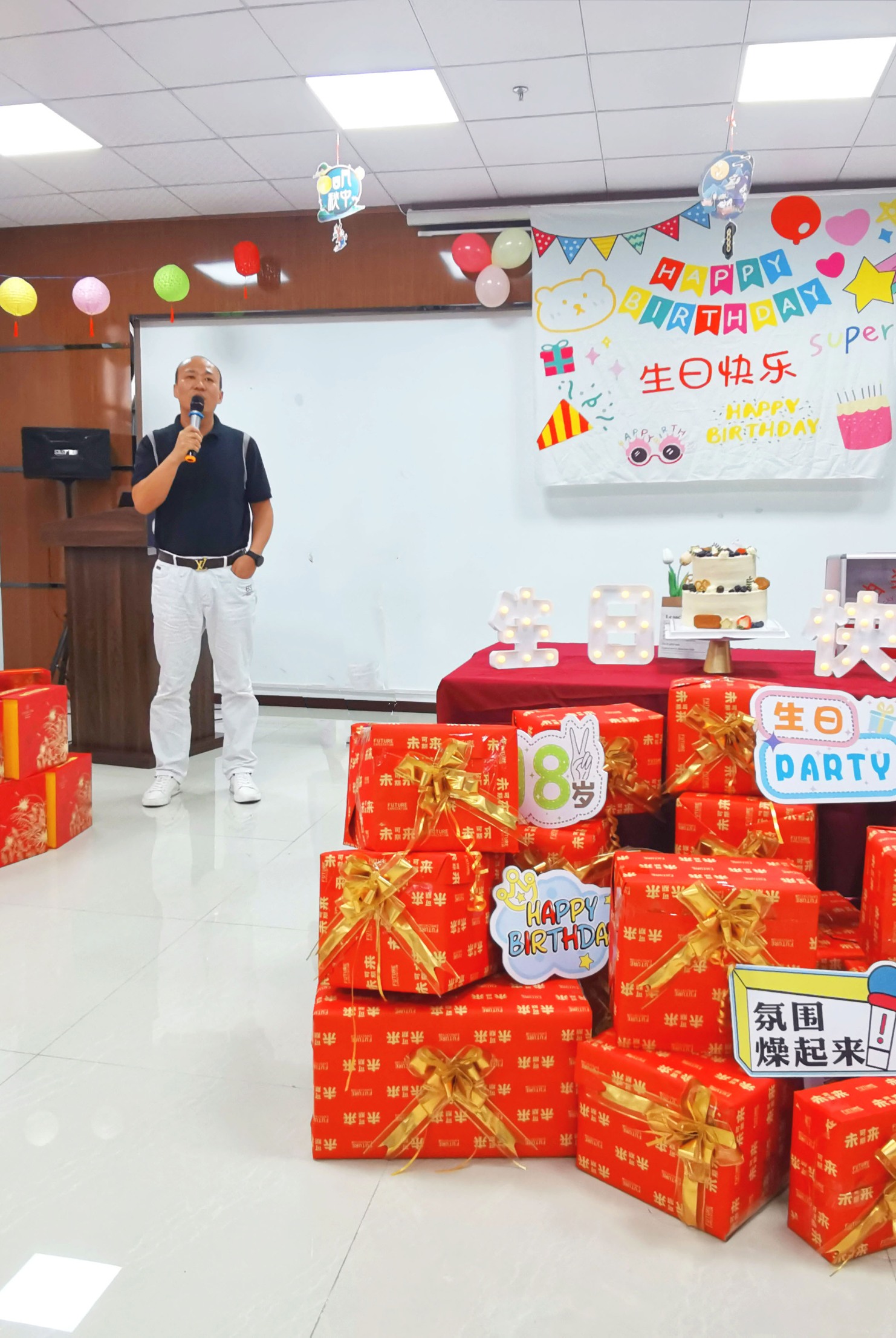 胡总致词 下次记得拍长的 (1).jpg